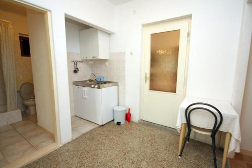 Apartments by the sea Drvenik Donja vala Makarska - 304 - image 8