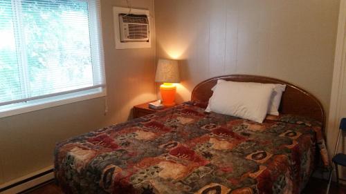 Holiday House Motel in Penticton, Canada