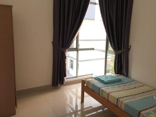 Big Quiet Guesthouse At Lakeview Apartment In Malaysia - 