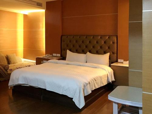 Deluxe Double Room image 10
