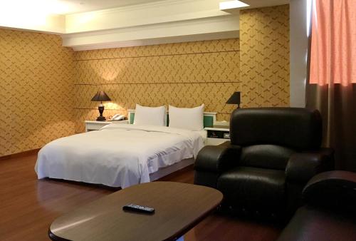 Zaw Jung Business Hotel