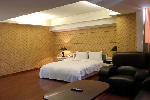 Zaw Jung Business Hotel