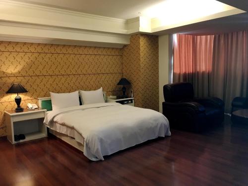 Zaw Jung Business Hotel