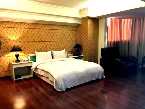 Zaw Jung Business Hotel