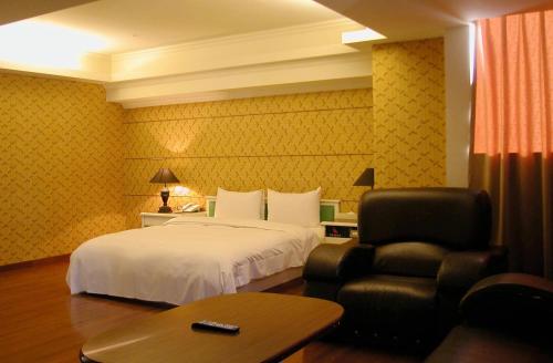 Zaw Jung Business Hotel