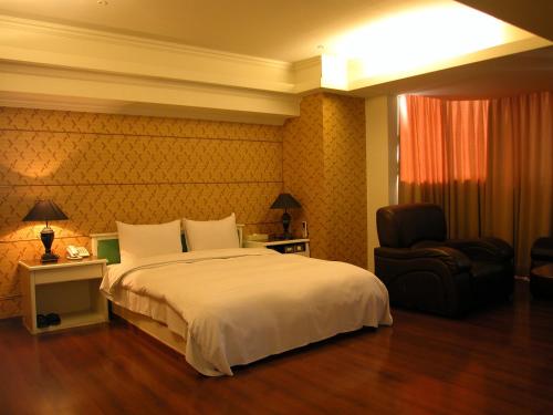 Zaw Jung Business Hotel