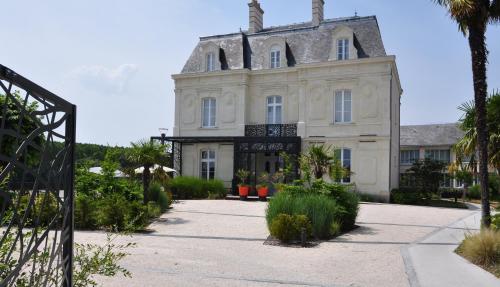 Hôtel Les 3 Lieux - La nuit, La Table, Le Bistrot