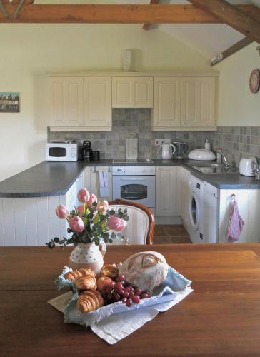 Kitchen, Spacious Swallow Cottage in Swallowcliffe