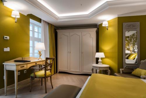 Superior Double Room image 8