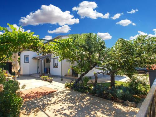  Apartments Zlatko 1417 in Fondole