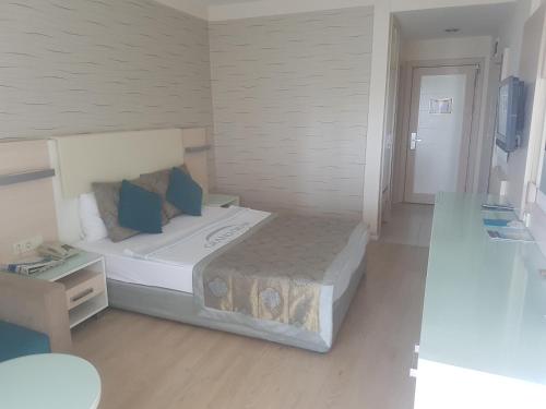Standard Double or Twin Room - Sea Side