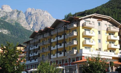 Alpenresort Belvedere Wellness & Beauty - Hotel - Molveno / Pradel