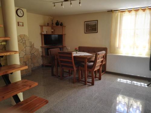 Shared lounge/TV area, Agave Apartman in Hegykozseg