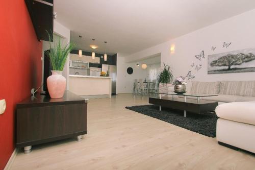  Apartment Lara in Kaštel Novi