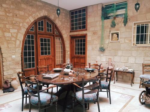 Előcsarnok, Tyre Boutique Apartments in Sour