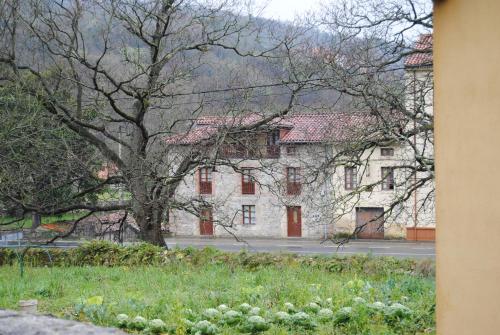  Casa Rural La Roza 1 in 33570 Panes