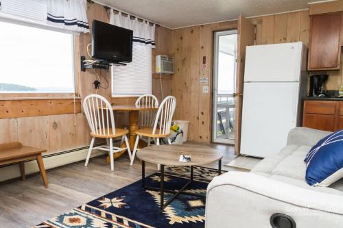 Belknap Point Inn - image 3
