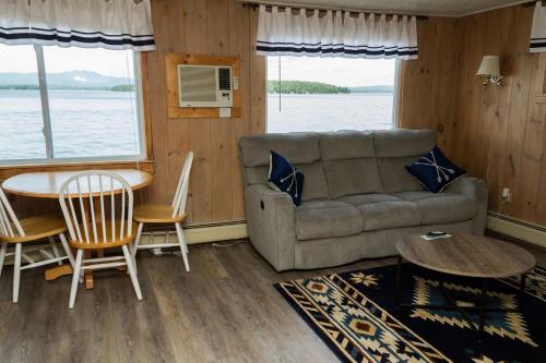 Belknap Point Inn - image 7