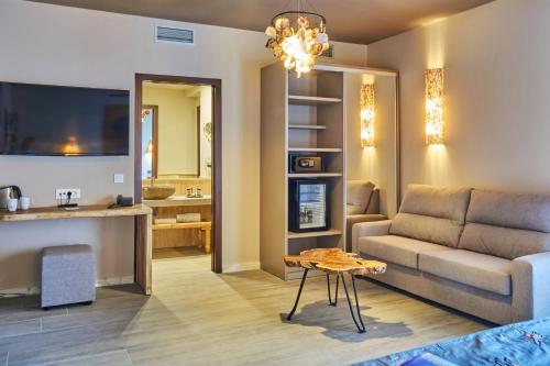 Standard Double or Twin Room (2 Adults) image 5