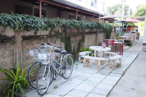 Ban Come In Ban Come In