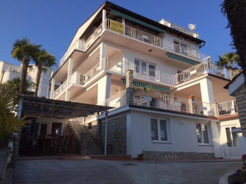 Apartmani Villa Christina