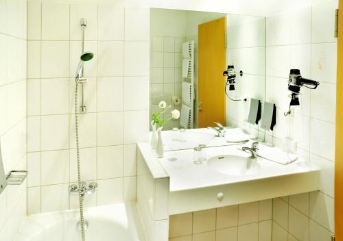 Airporthotel Berlin-Adlershof - image 14