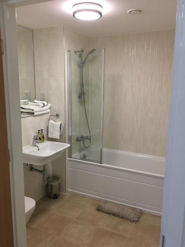 Cardiff Premier Apartments - main image