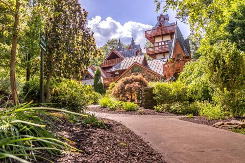 Landoll's Mohican Castle