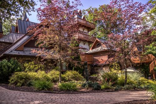 Landoll's Mohican Castle 2