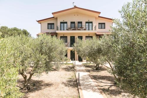 Olive Tree Apartments - Μένδη