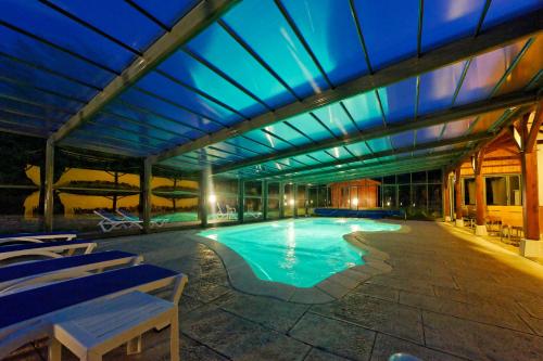 Peldbaseins, Logis Des Trois Maures in Couches