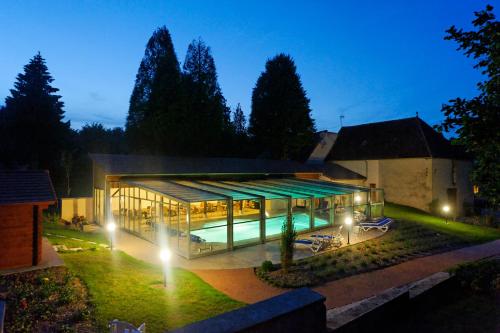 Peldbaseins, Logis Des Trois Maures in Couches