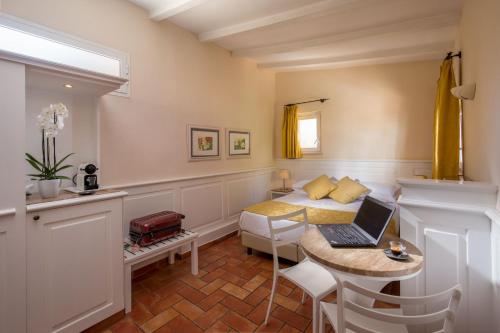 Aenea Superior Inn - main image
