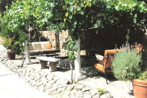 Spanish Villa Inn - main image