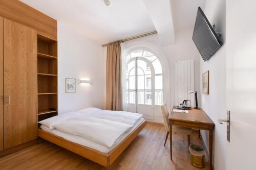 1 queen bed