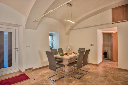 Apartment Pod velbi, Ljubljana (photo 7)