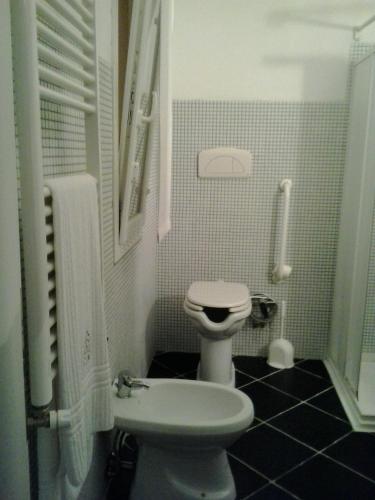 Studio Apartment image 9