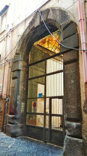 Exterior view, diLetto a Napoli near Museo del Tesoro di San Gennaro