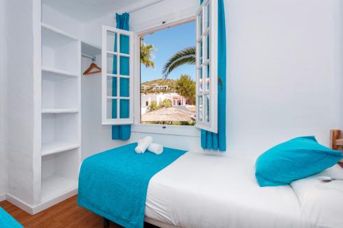 Carema Garden Village Stop at Carema Aldea Playa Apartment to discover the wonders of Menorca. The hotel offers a wide range of amenities and perks to ensure you have a great time. Service-minded staff will welcome and gui