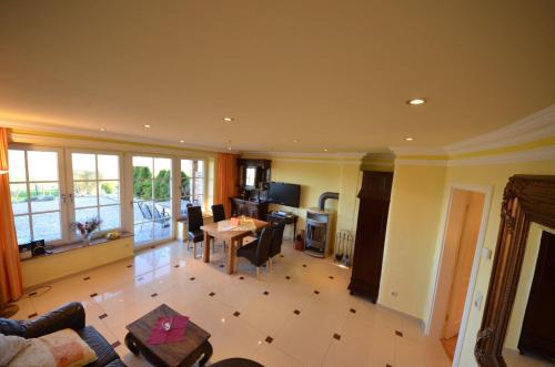 Reet-Meerblick-Terrassenwohnung-Sonnenkliff-EG - main image