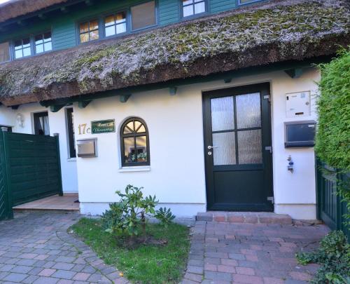 Großes Reethaus 17c "Dünenrose" in Groß Zicker, Deutschland
