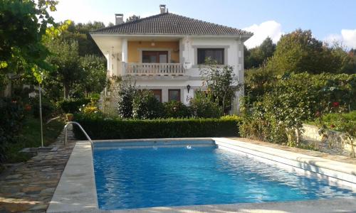 Villa con piscina en Pantòn Ribeira Sacra Galicia Ideal para familias