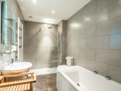 Six Brunton Place - image 9