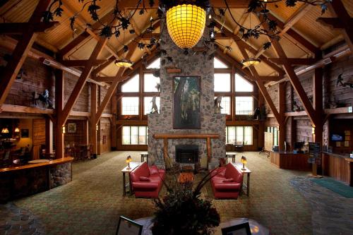 Hope Lake Lodge & Indoor Waterpark