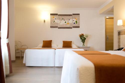 4 twin beds
