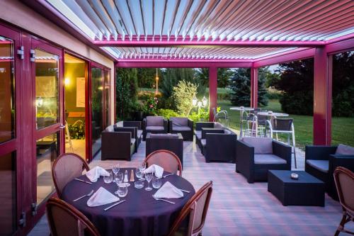 Hotel Ambotel – khách sạn tại Saint-Rambert-en-Bugey