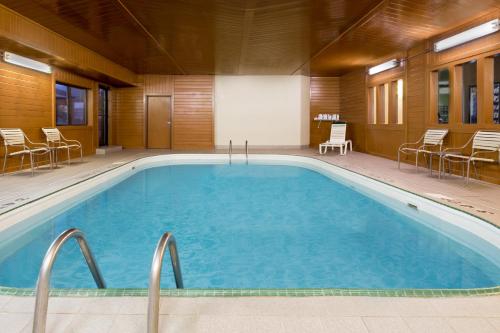 Baymont by Wyndham Waterloo - image 2