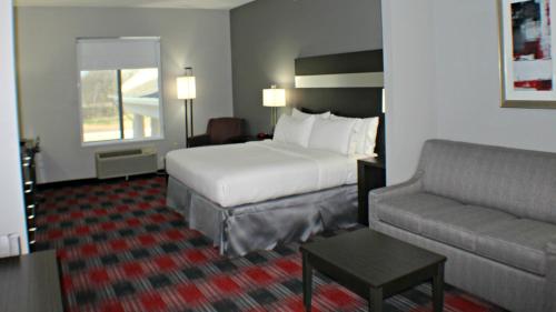 Holiday Inn Express & Suites Bonham, an IHG Hotel