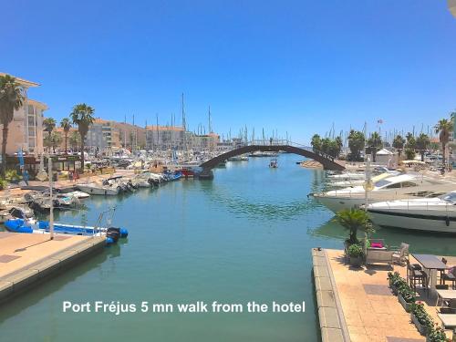 L'Oasis Hotel – Frejus, ID