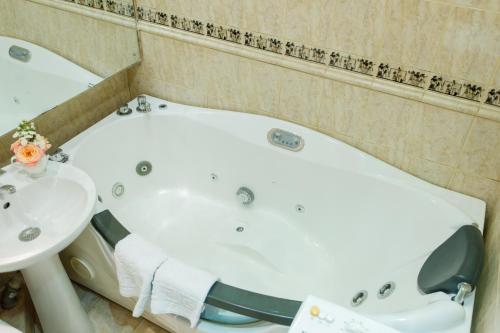 Studio De Luxe with Jacuzzi, Sumy (fotografie 3)